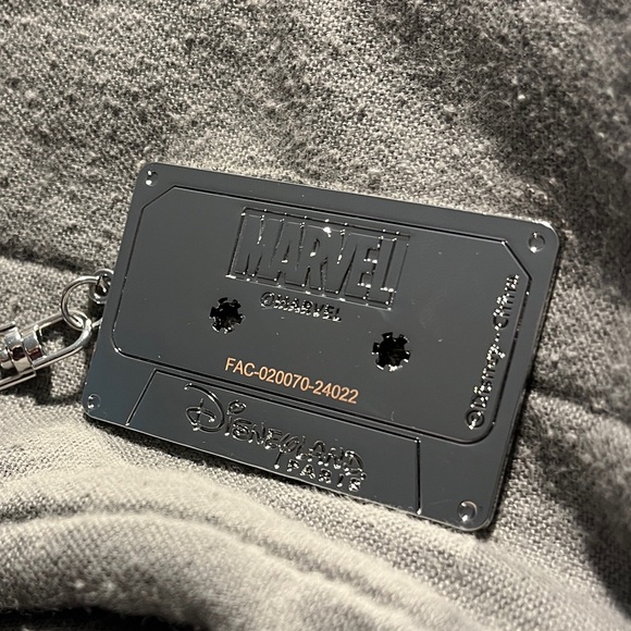 Disneyland Paris exclusive Keychain Guardians of the Galaxy Cassette Tape - Picture 2 of 2
